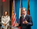 Le gouverneur de Caroline du Nord participe à une collecte de fonds organisée sur le campus de Raleigh