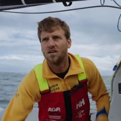 Benjamin Ferré prend la mer en solo pour la Transat Lorient-New York, dernière qualification avant le Vendée Globe